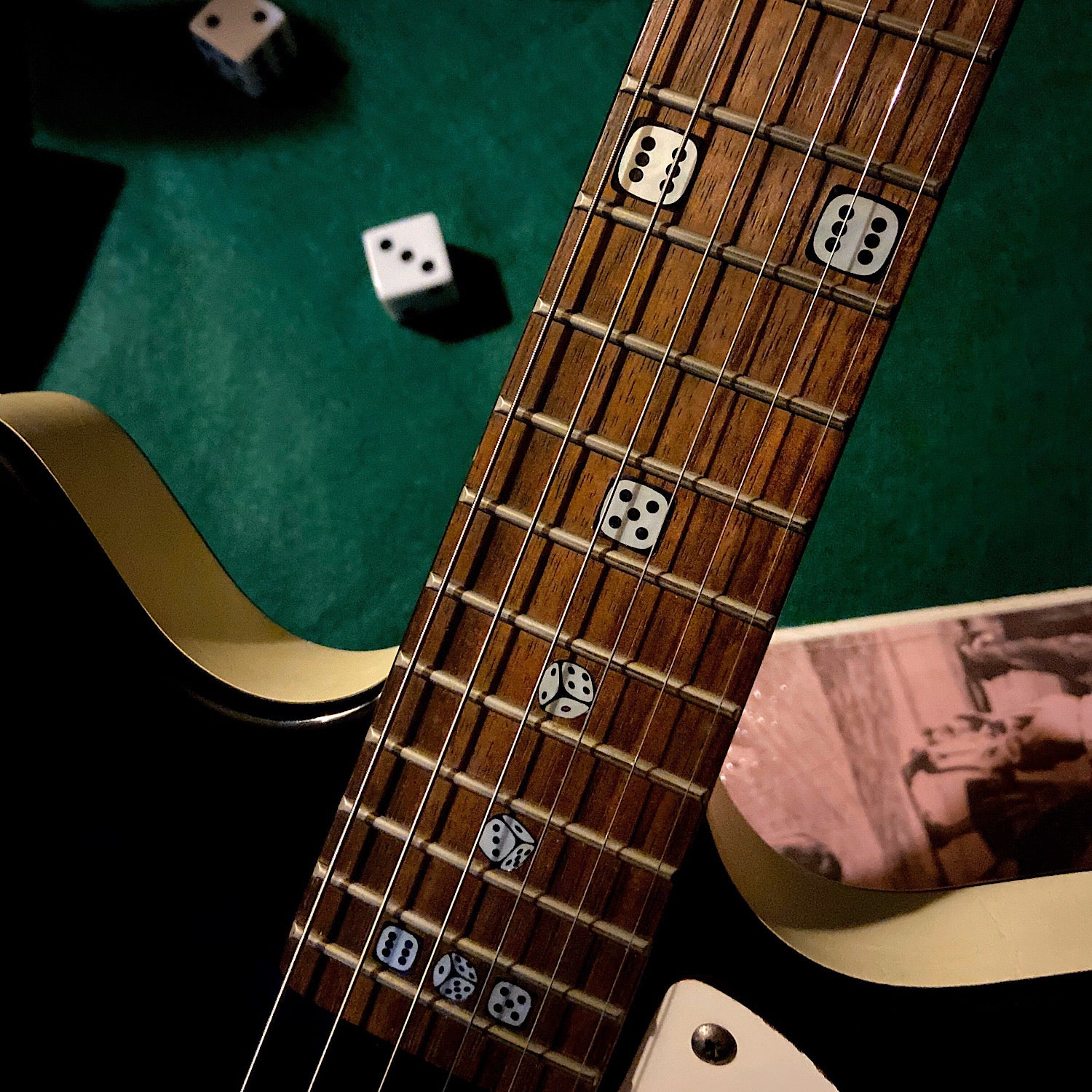 Las Vegas Rolling Dice BLACK PEARL RED DOT Fret Marker - Foto 5
